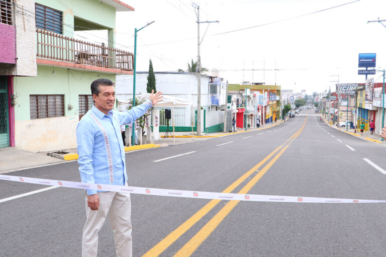 Con vialidades mejoradas, Rutilio Escandón responde a añeja demanda de familias tuxtlecas