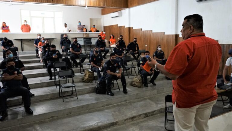 CAPACITAN A POLICÍAS MUNICIPALES EN MATERIA DE DERECHOS HUMANOS Y PROTECCIÓN A LA MUJER