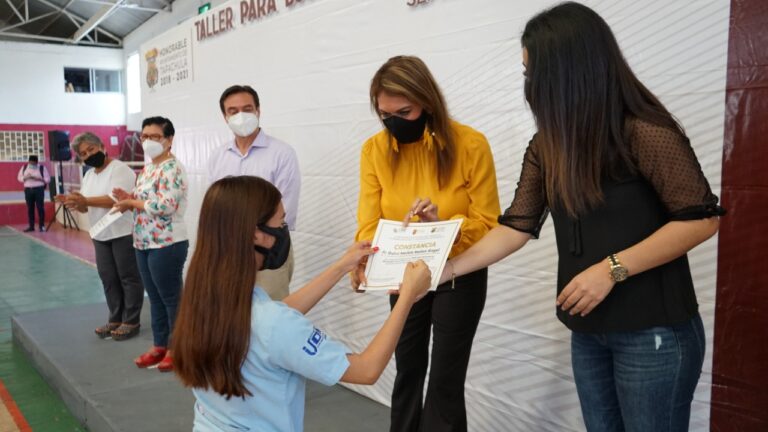 ENTREGAN CONSTANCIAS A JÓVENES QUE CULMINARON TALLER  PARA BUSCADORES DE EMPLEO