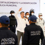 Rutilio Escandón entrega equipamiento y patrullas a Policía Municipal de Las Margaritas