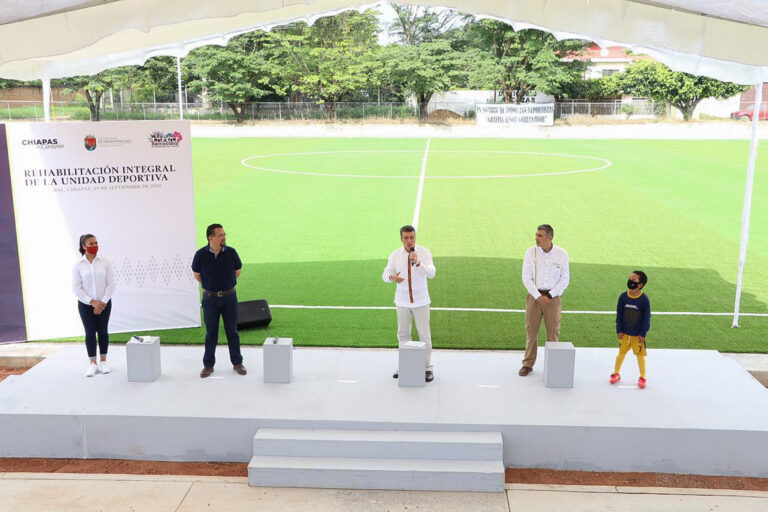 Inaugura Rutilio Escandón rehabilitación de la Unidad Deportiva de Berriozábal