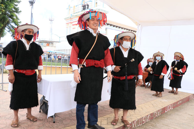 Arranca Rutilio Escandón entrega de huertos familiares y enseres domésticos