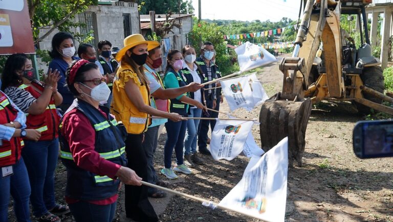 INICIAN PAVIMENTACIÓN EN MÁS COLONIAS DE TAPACHULA