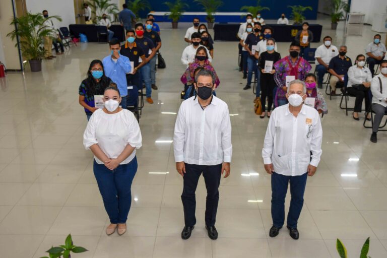 Inicia UNACH la entrega de tablets donadas para sus alumnos