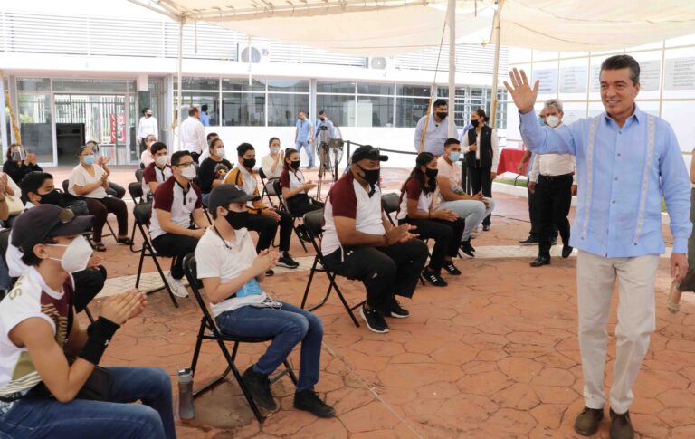 Entrega Rutilio Escandón equipamiento al Centro de Medicina y Ciencias Aplicadas al Deporte