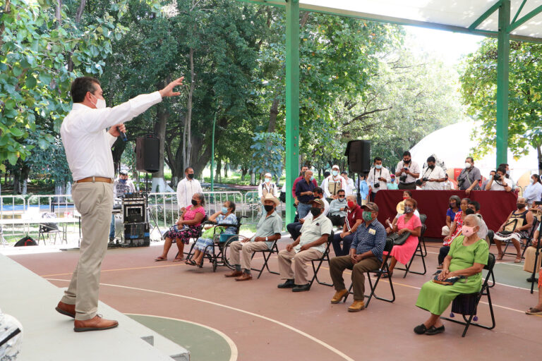 En Tapachula, Rutilio Escandón entrega apoyos a personas adultas mayores y con discapacidad