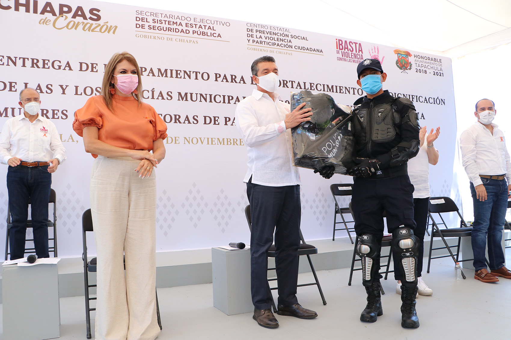 En Tapachula, fortalece Rutilio Escandón a policías e inaugura Programa “Mujeres Constructoras de Paz”