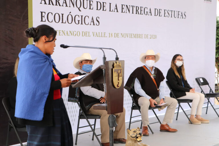 Desde Amatenango del Valle, arranca Rutilio Escandón entrega de estufas ecológicas