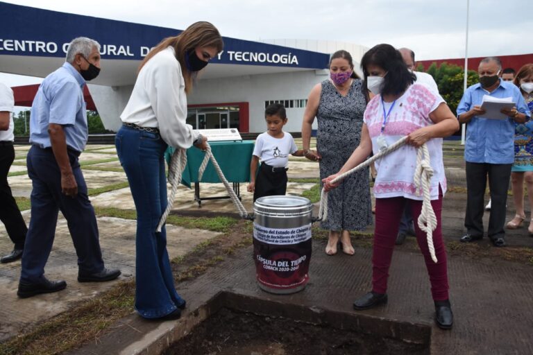 COBACH Y AYUNTAMIENTO DE TAPACHULA ENTIERRAN CÁPSULA DEL TIEMPO