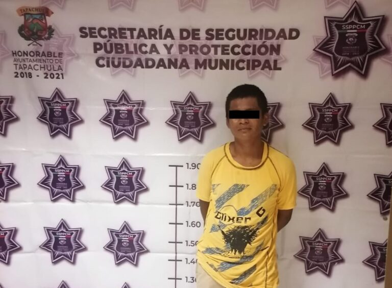 POLICIA VIOLETA DE TAPACHULA ASEGURA A PERSONA POR VIOLENCIA FAMILIAR