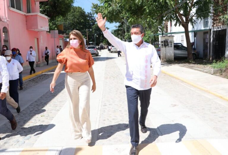 Rutilio Escandón inaugura pavimentación de calles en Tapachula