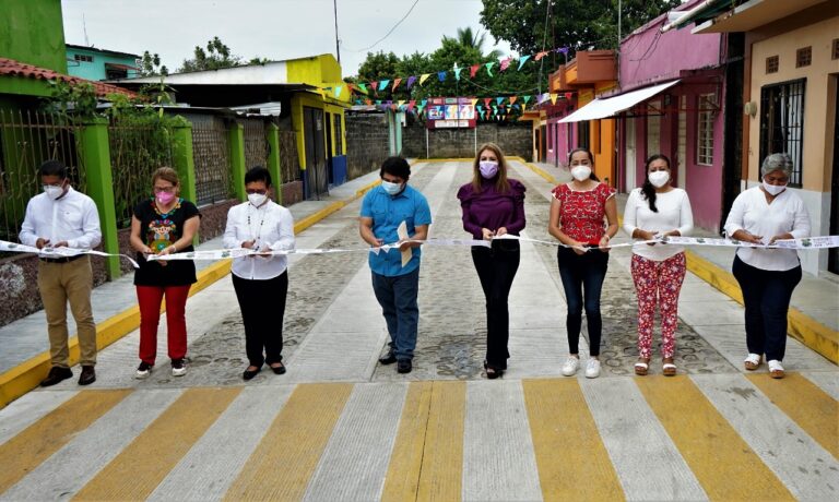 HABITANTES DE LA COLONIA ROSALVELI EN TAPACHULA CUENTAN CON CALLES NUEVAS