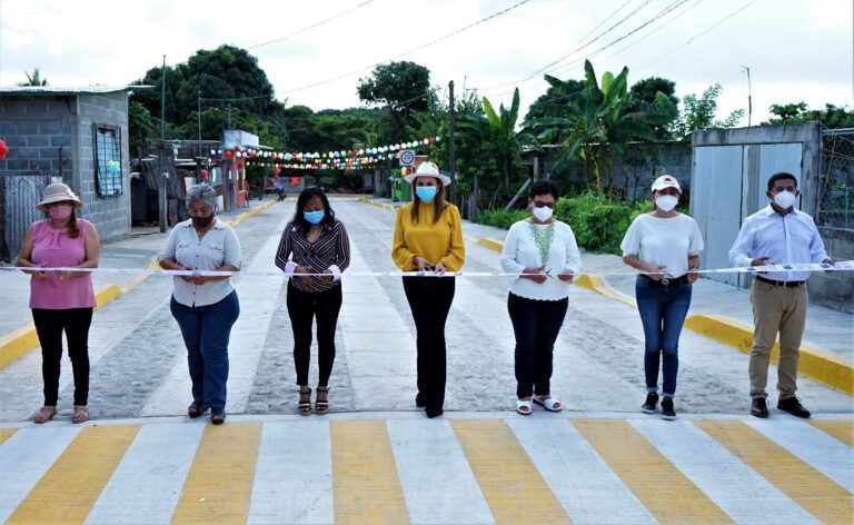 PAVIMENTACIÒN MIXTA TRANSFORMA LA VIDA DE HABITANTES DE LA COLONIA SANTA BARBARA