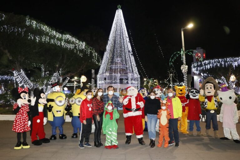 Encendido del árbol navideño en Villaflores