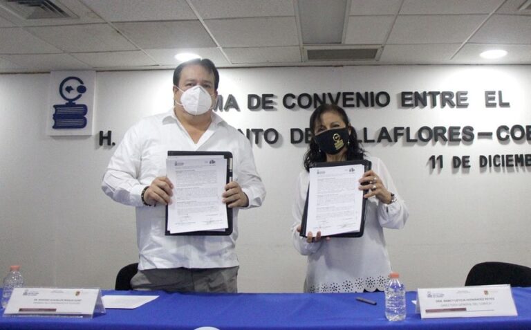 Signan convenio autoridades de Villaflores y del COBACH