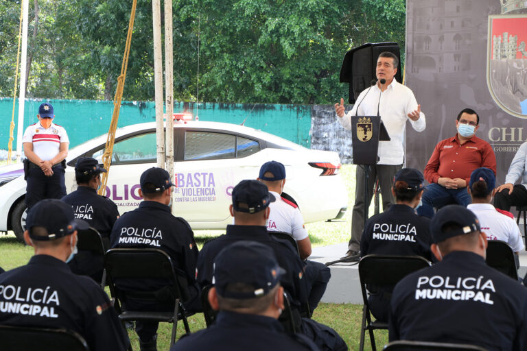 Dignifica Rutilio Escandón labor de policías municipales de la Región Selva