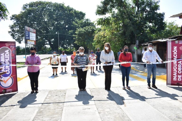 VECINOS DE LA COLONIA PALMEIRAS AGRADECEN AL AYUNTAMIENTO DE TAPACHULA POR NUEVAS CALLES