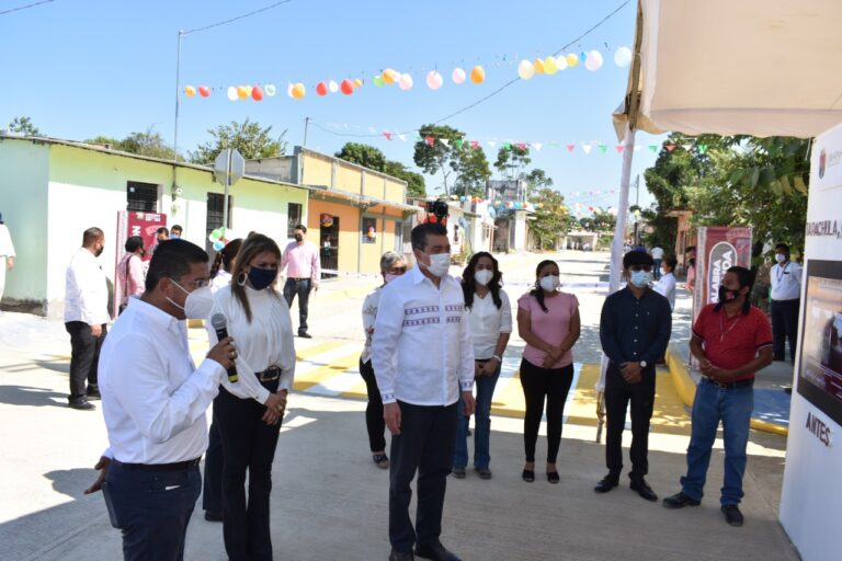 CON LA PRESENCIA DEL GOBERNADOR DEL ESTADO SE INAUGURAN OBRAS EN COLONIAS DE TAPACHULA