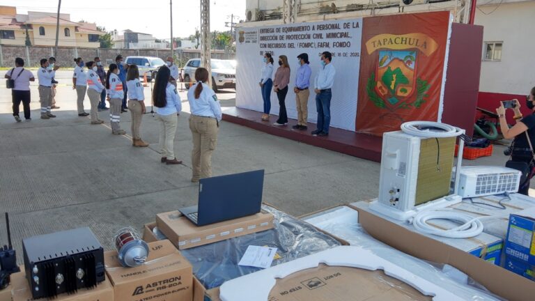 AYUNTAMIENTO DE TAPACHULA ENTREGÓ EQUIPAMIENTO A PERSONAL DE PROTECCIÓN CIVIL MUNICIPAL