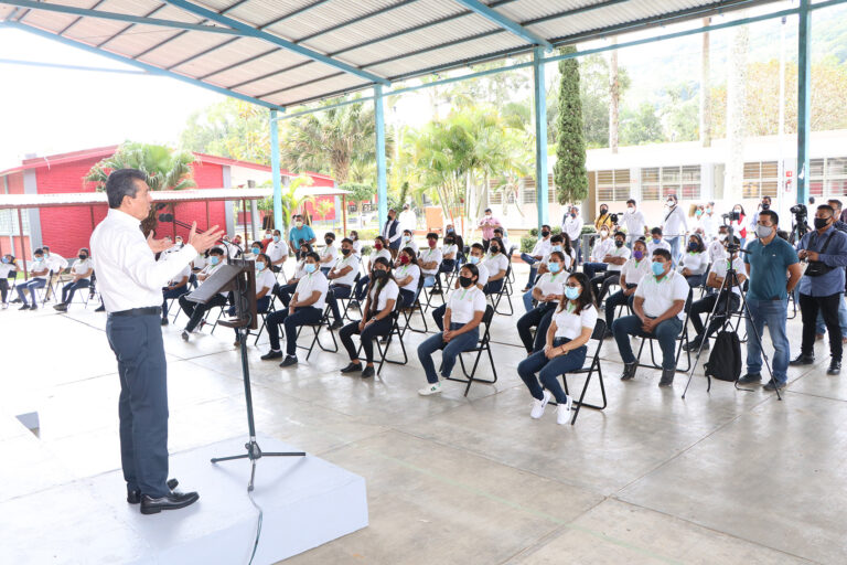 Inaugura Rutilio Escandón infraestructura educativa en el Cecyte Chiapas de San Fernando