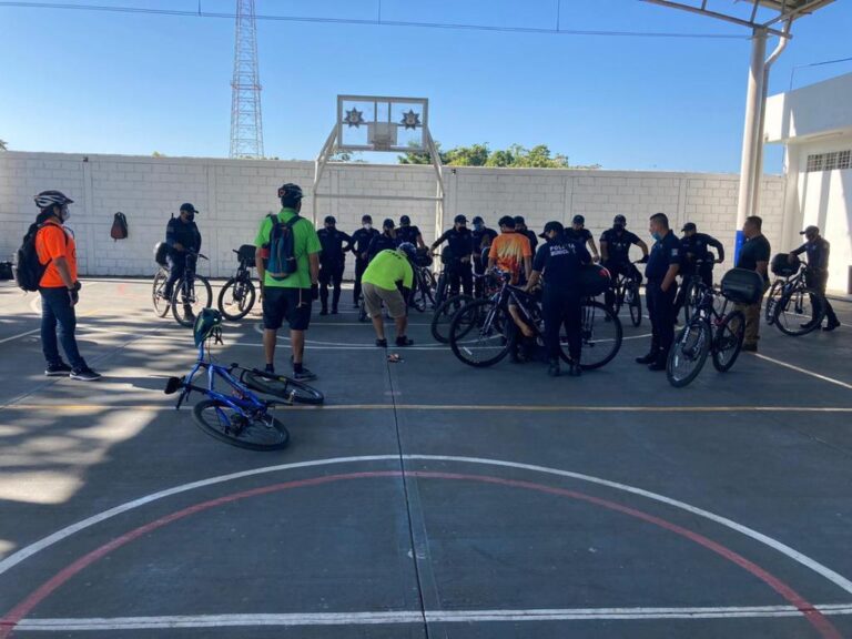 POLICLETOS DE TAPACHULA RECIBEN CAPACITACIÓN PARA MEJORAMIENTO DE USO DE LA BICICLETA