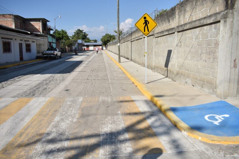 INAUGURAN PAVIMENTACIÓN MIXTA DE CALLES EN COLONIA BENITO JUÁREZ