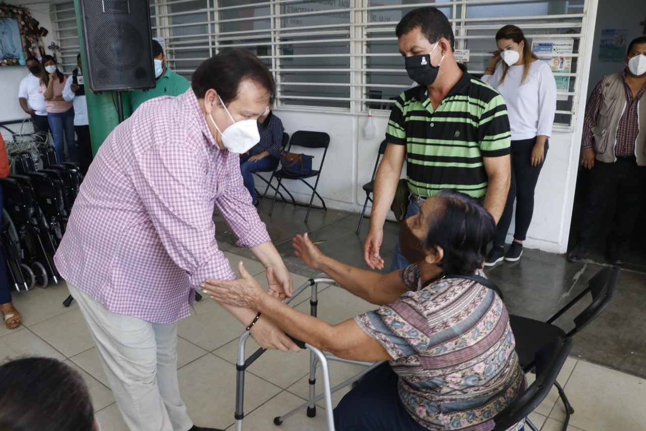 Gobernador Rutilio Escandón Cadenas hizo llegar ayudas técnicas a villaflorenses