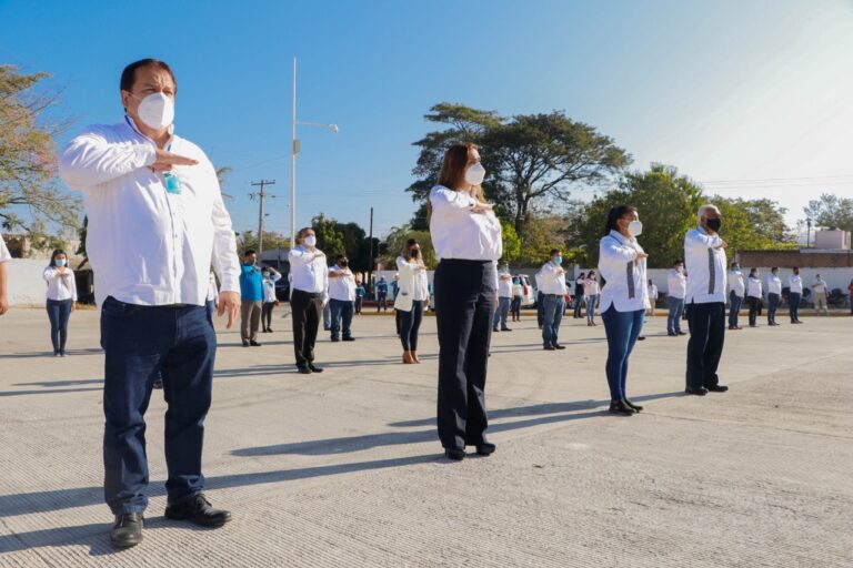 Encabeza Mariano Rosales Zuarth acto por el día de La bandera