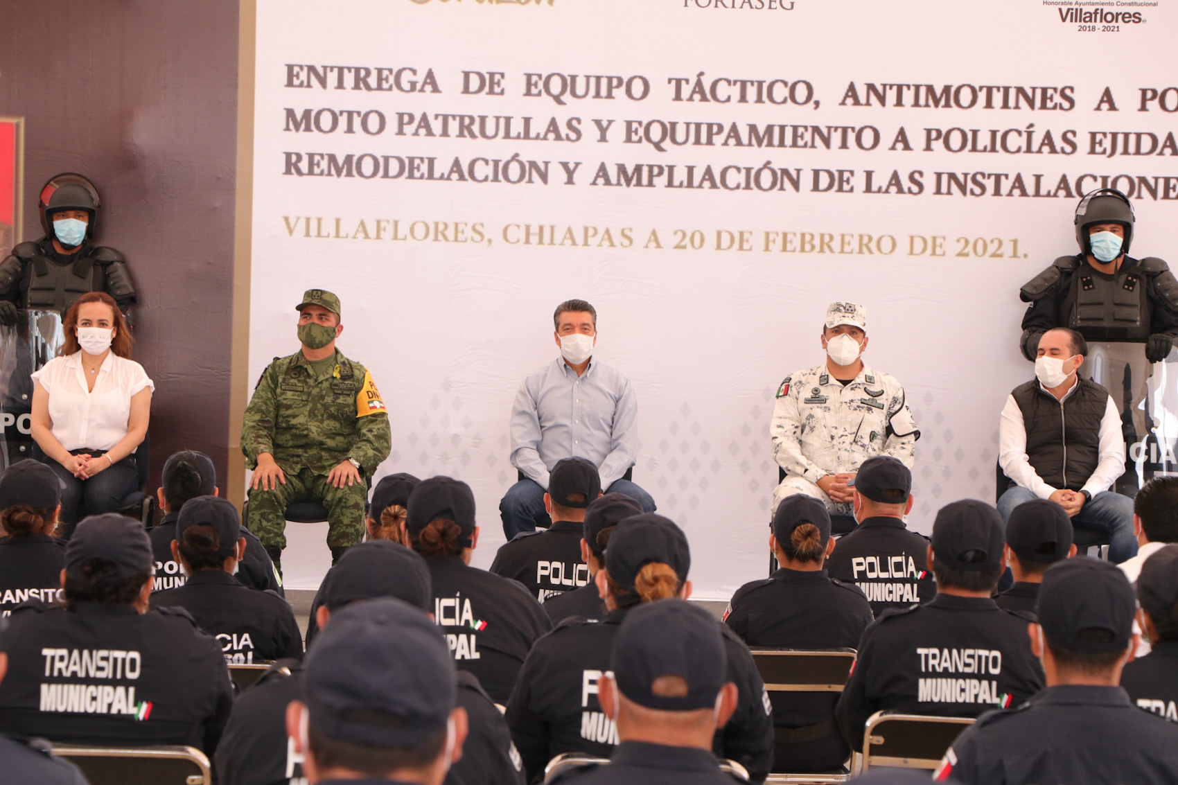 Entregan 30 motopatrullas, uniformes y equipamiento a policías de Villaflores