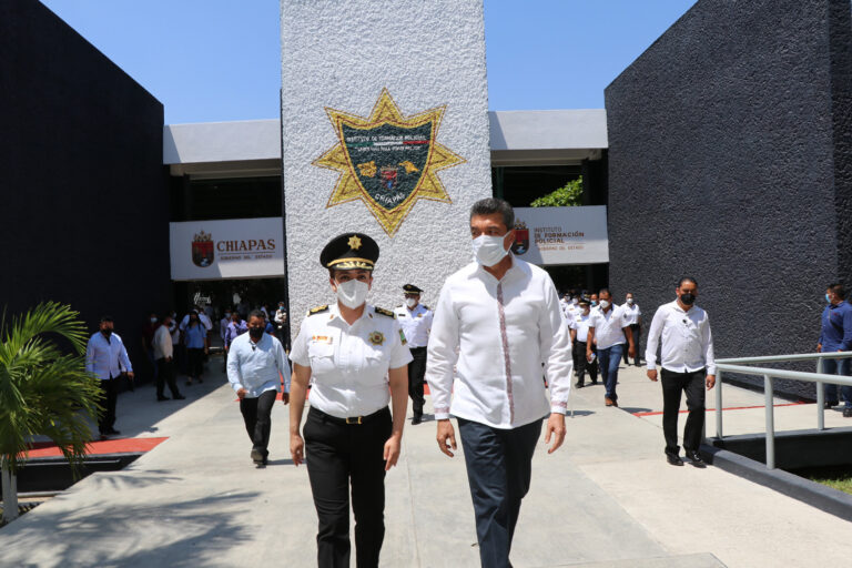 En Chiapas, se beneficia a hijas e hijos de policías con becas “Jóvenes Escribiendo el Futuro”