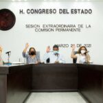 Aprueban licencias de autoridades de diversos Ayuntamientos