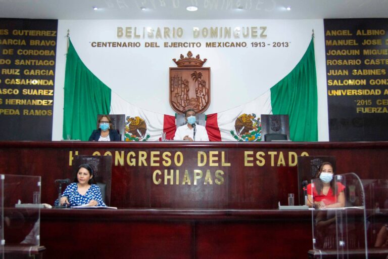 Toman protesta a magistrados del Poder Judicial en Congreso del Estado