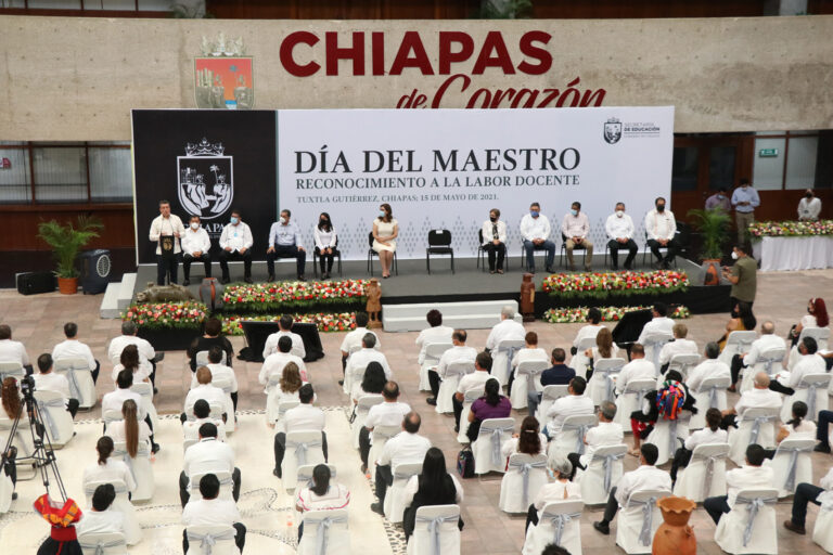 Gobierno de Chiapas reconoce entrega de maestras y maestros aún ante dificultades como la pandemia