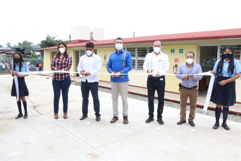 Rutilio Escandón inaugura espacios educativos en la Telesecundaria 1346 “Benito Juárez” de Cacahoatán