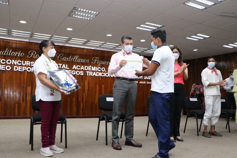 Reconocen esfuerzo de comunidad cobachense para continuar actividades pese a la pandemia