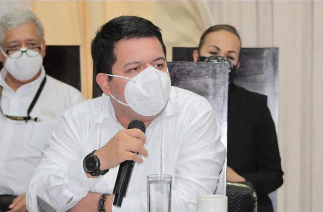 Molina Morales exhorta a la población a vacunarse contra COVID-19