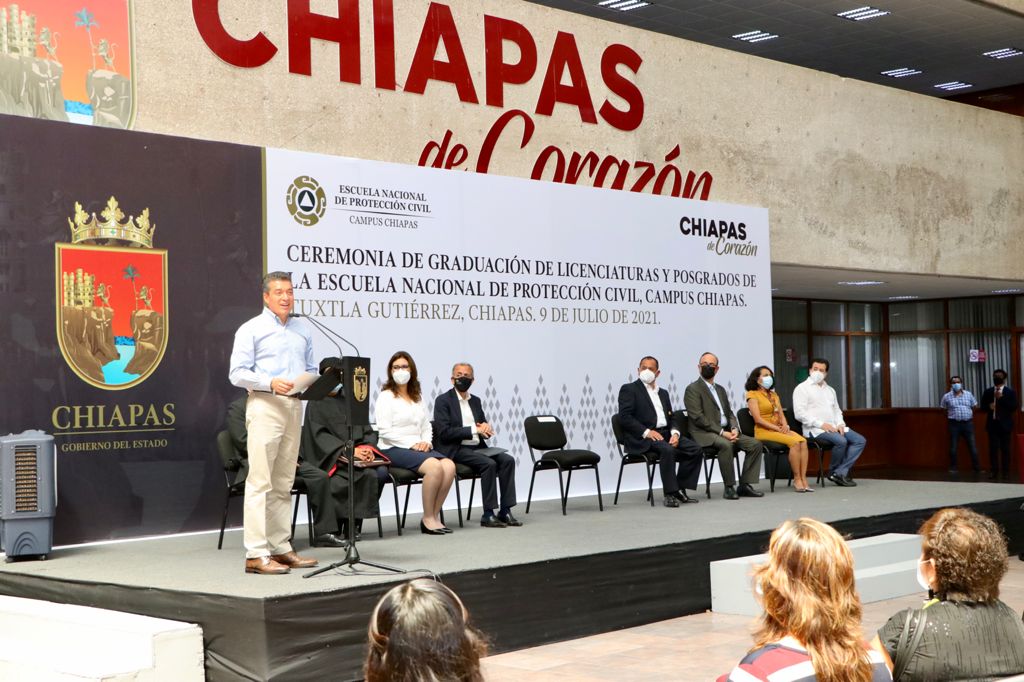 Reconoce Rutilio Escandón a graduados de la Escuela Nacional de Protección Civil Campus Chiapas