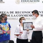 Rutilio Escandón y titular del INEA reconocen a quienes luchan contra el rezago educativo en Chiapas