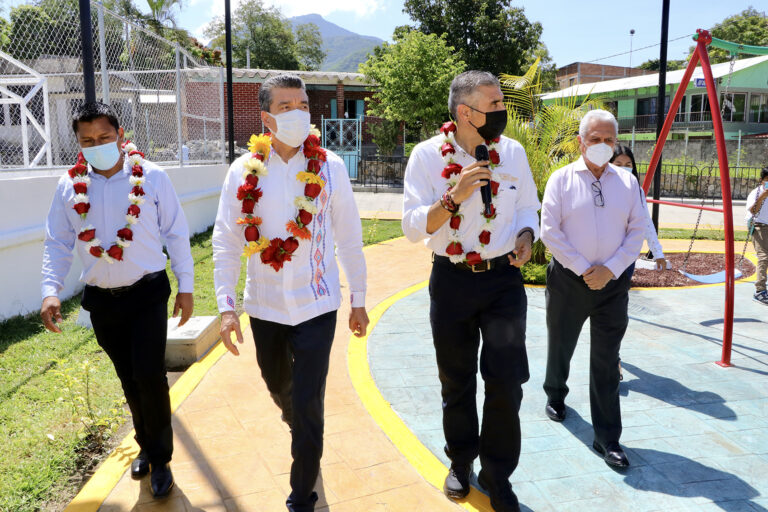 Inaugura Rutilio Escandón Parque Infantil “La Alegría”, en Osumacinta