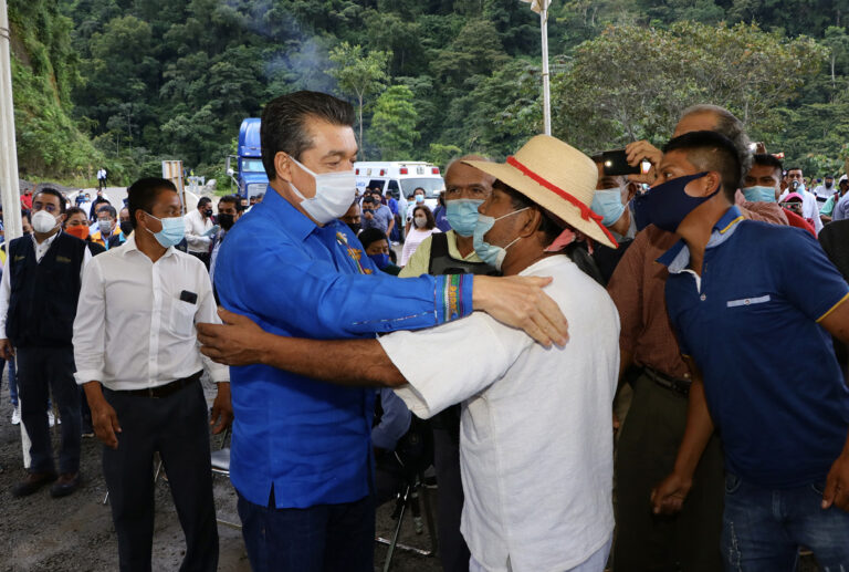 Rutilio Escandón inaugura pavimentación de la vialidad de acceso a la localidad Nuevo Chespal de Tapachula