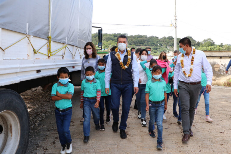 En Tzimol, Rutilio Escandón inaugura infraestructura educativa y pavimentación de vialidades