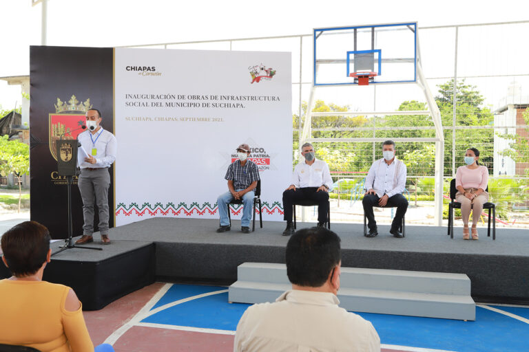 En Suchiapa, Rutilio Escandón inaugura calles, parque, cancha y domo