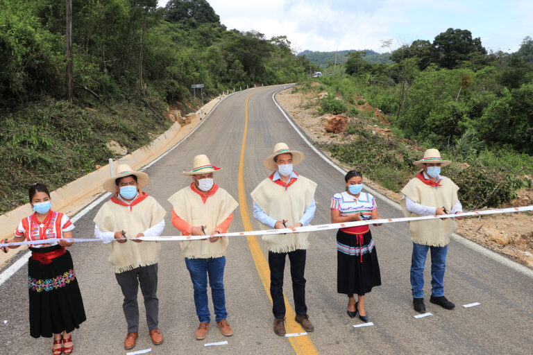 Rutilio Escandón inaugura la modernización y ampliación del camino Chanal-La Mendoza