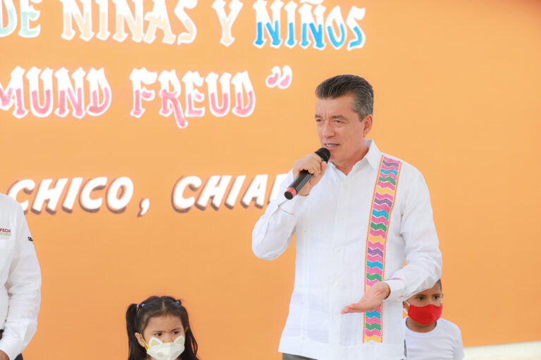 Rutilio Escandón felicita a las y los alcaldes y diputados que inician funciones en Chiapas