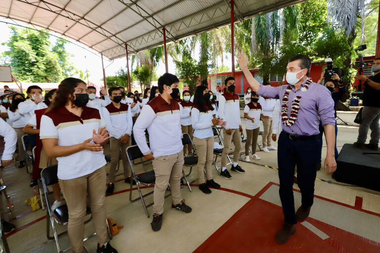 En Ángel Albino Corzo, Rutilio Escandón inaugura infraestructura educativa del Cecyte plantel 02