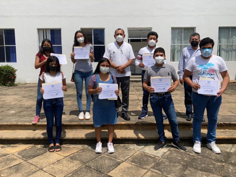 Reciben reconocimientos por excelencia académica Alumnos de la Facultad de Derecho de la UNACH, Extensión Tapachula