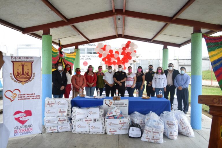 Entrega Voluntariado del Poder Judicial donativo de camisetas a CERSS 14