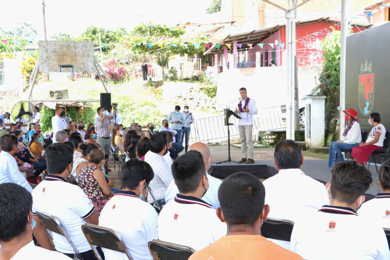 En Tapachula, Rutilio Escandón inaugura pavimentación de vialidades en distintas colonias