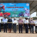 Mariano Rosales Zuarth en compañía de los ganaderos inauguró el Primer Tianguis Ganadero