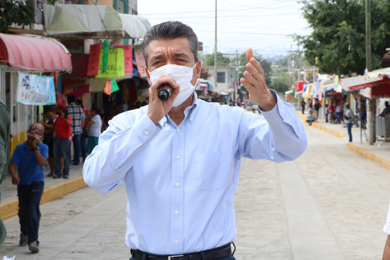 En Tuxtla Gutiérrez, Rutilio Escandón entrega obras de pavimentación de calles